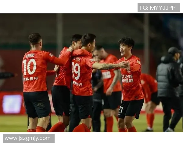 激烈对决再掀高潮最终比分定格展现团队拼搏与胜负瞬间